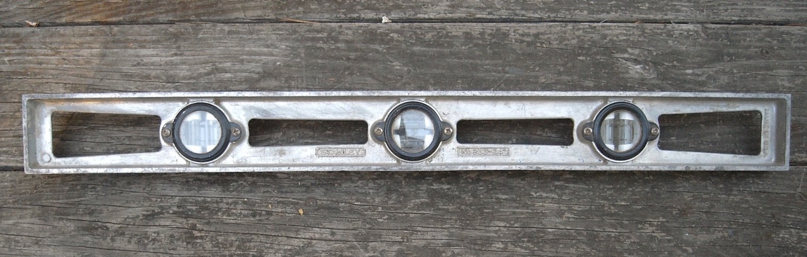 VINTAGE STANLEY No 233 -24″- CAST ALUMINUM HEAVY DUTY LEVEL- EXCELLENT CONDITION