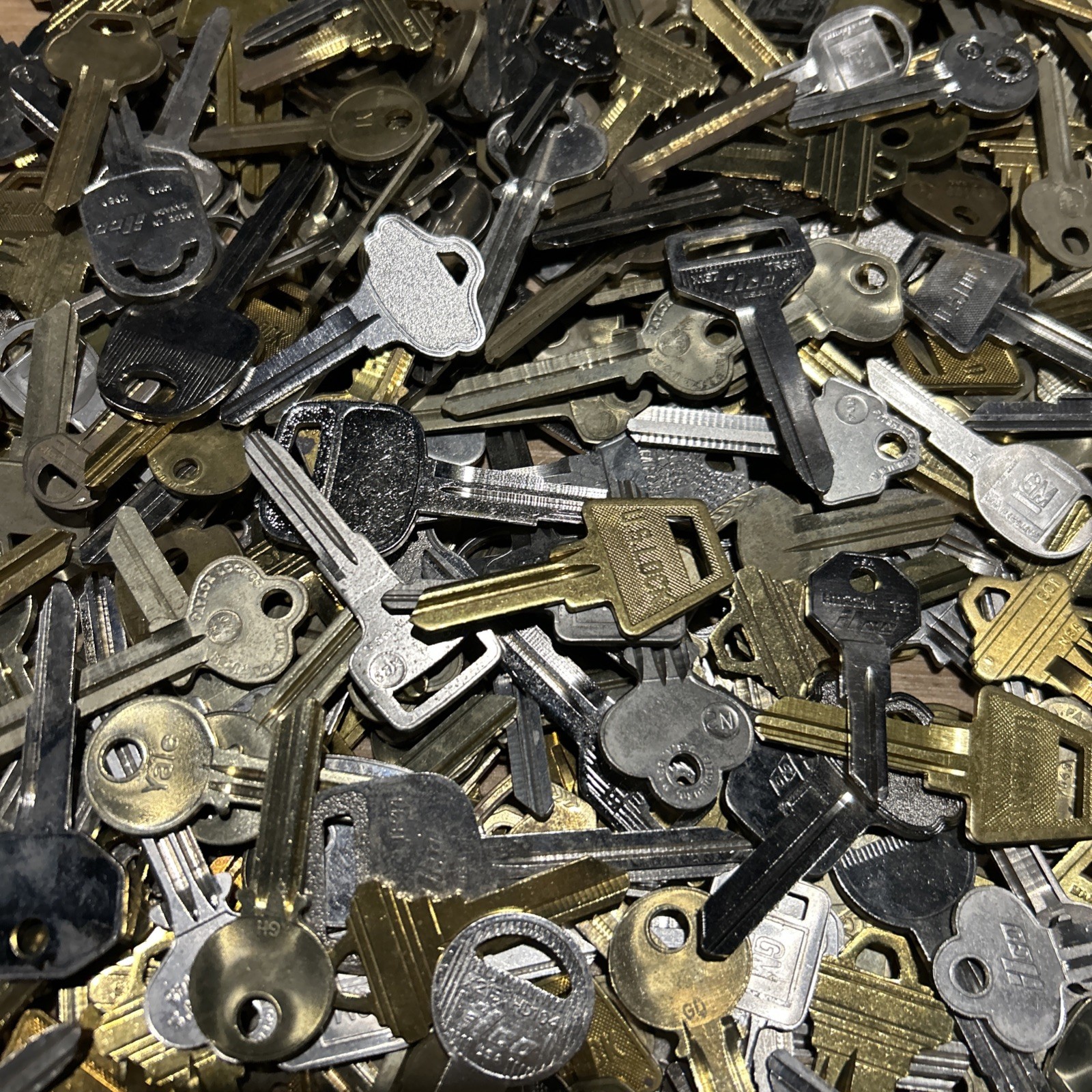 Vintage LOT 10 lbs UNCUT MIXED KEYS Crafts Scrap Brass Home Commercial Auto ETC