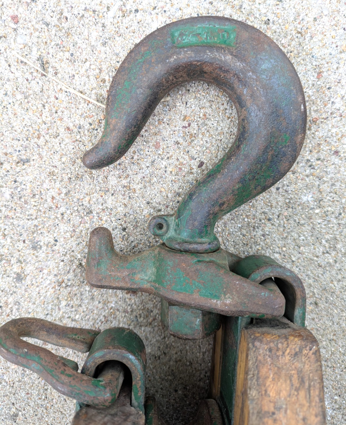 Vintage Wood Snatch Block Pulley Swivel Hook Green Metal Upson Walton UW4 Nice!