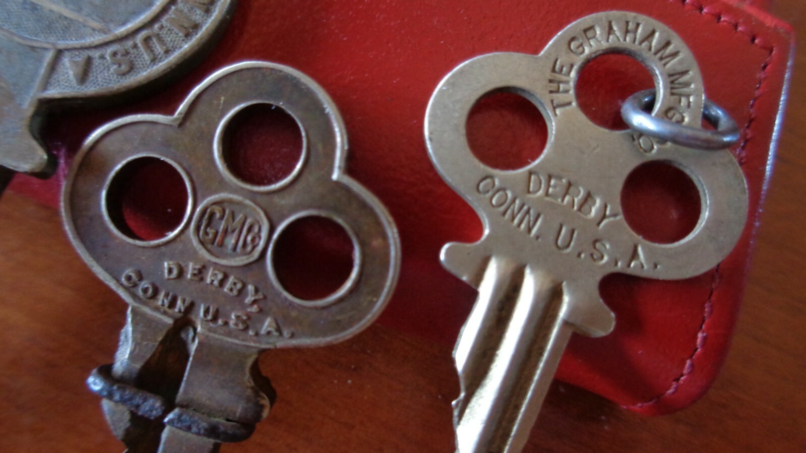Lot of (4) Antique The Graham Mfg Co GRAHAM Keys ~ Derby CONN USA ~ G56