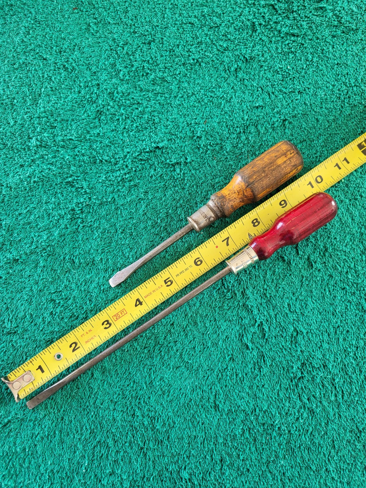 VINTAGE SLOTTED SCREWDRIVERS 9-3/4″ LONG AND 6-1/4″ LONG LOT OF 2 MADE IN USA