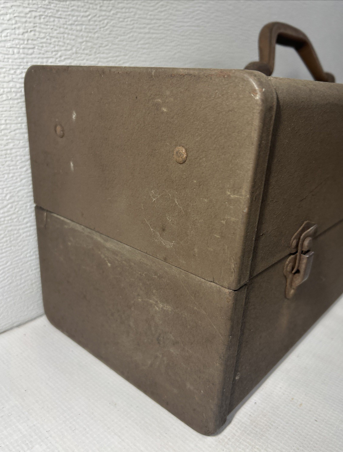 Vintage Kennedy T-18 Tool Box Tackle Hardware Fishing All Metal Rusty Patina