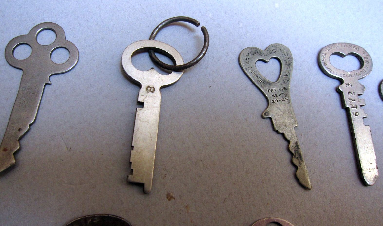 Vintage Flat Steel Key Lot of 30 Old Cabinet Furniture Trunk Lock Keys- Lot F