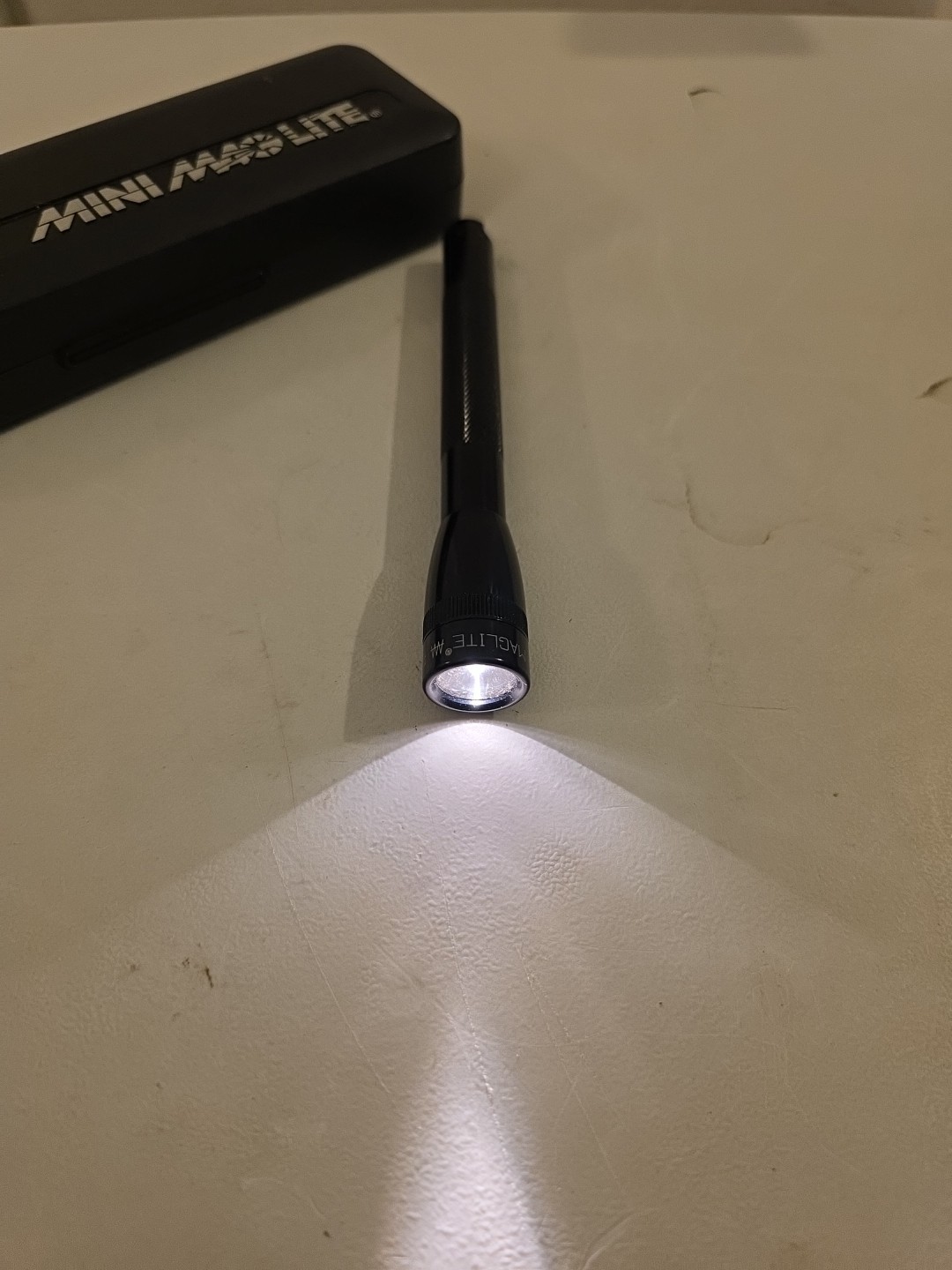 Mini Maglite AAA Flashlight Black by Mag Instrument USA Pocket Clip W/case