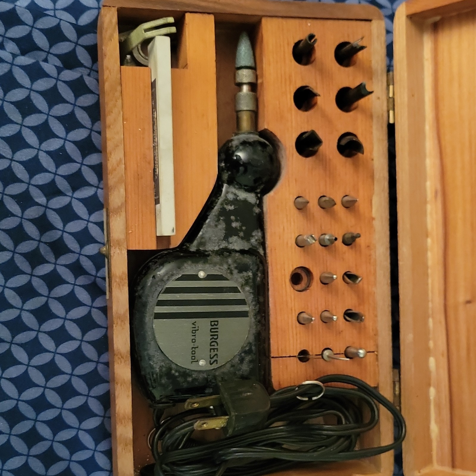 Burgess Vintage Vibro-Tool Electric Engraving Set Wood Case, read description**