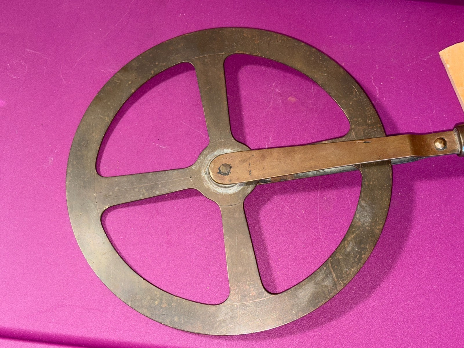 COOPERS / WHEELWRIGHTS TRAVELER – Rosewood Handle BRASS 8″ Diameter WHEEL