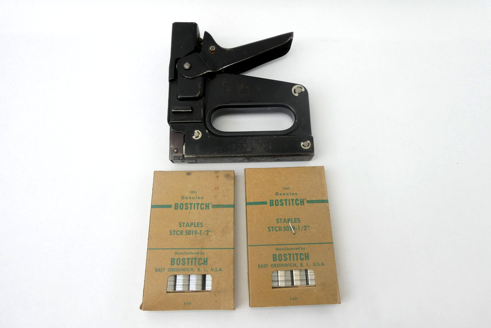 Genuine Bostitch Staples STCR5019 ½” Staples with Staple Gun T5 Used Working