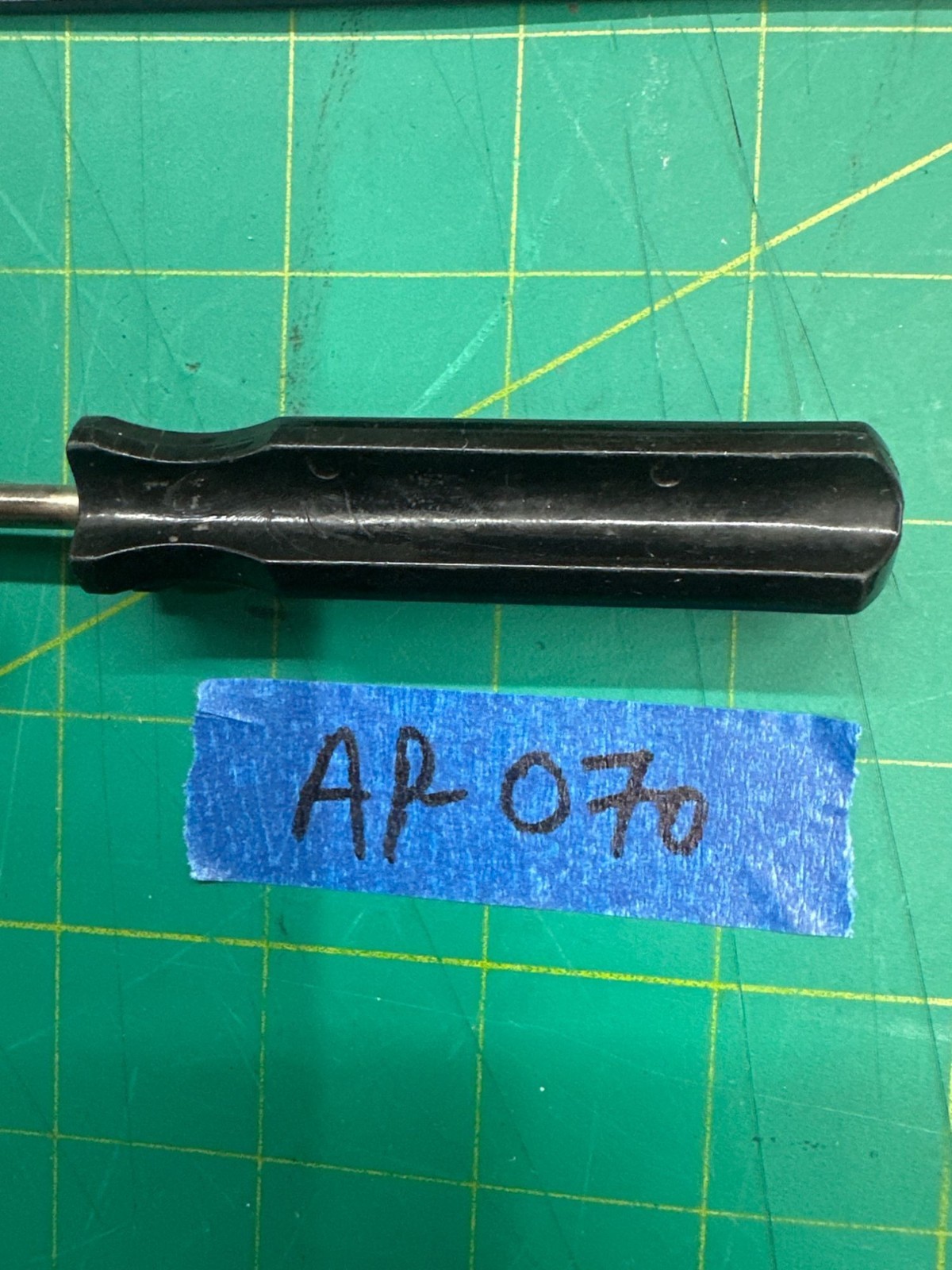 Vintage 7.75″ Long Slotted Flat Blade Screwdriver Black Hard Handle Tool