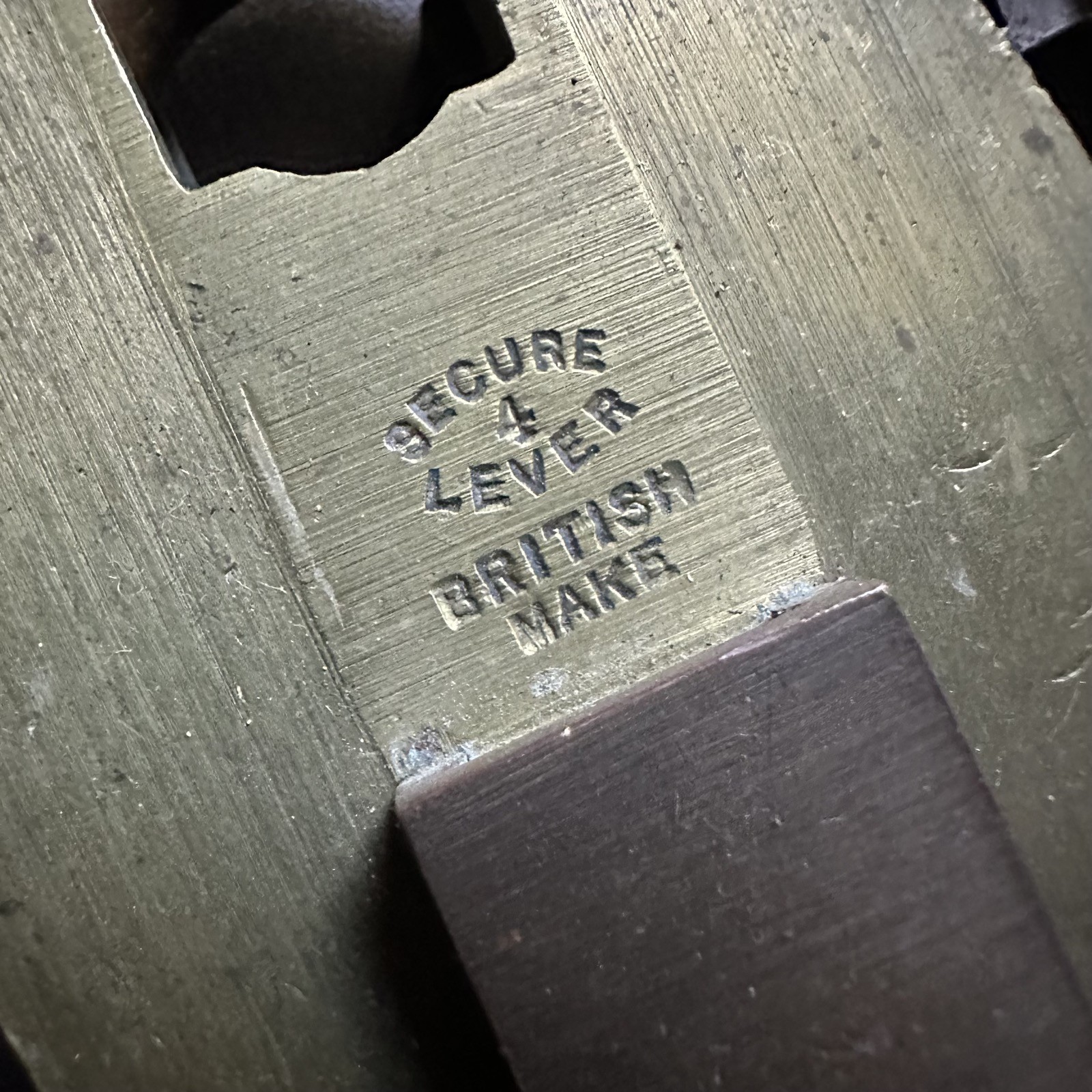 ANTIQUE SOLID BRASS SECURE 4 LEVER BRITISH MADE PADLOCK (WITH KEY)