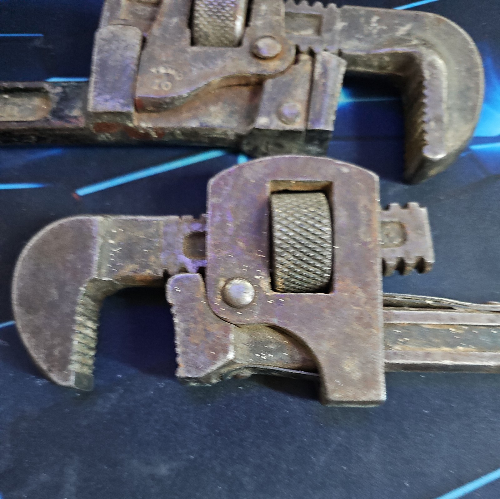2 Vintage Metal 10″ Trimo Trade & 10” No Brand Red Handle-Adjustable Pipe Wrench