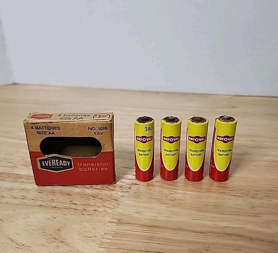 4 Dead Ray-O-Vac AA Transistor Batteries And Vintage Eveready AA Battery Box