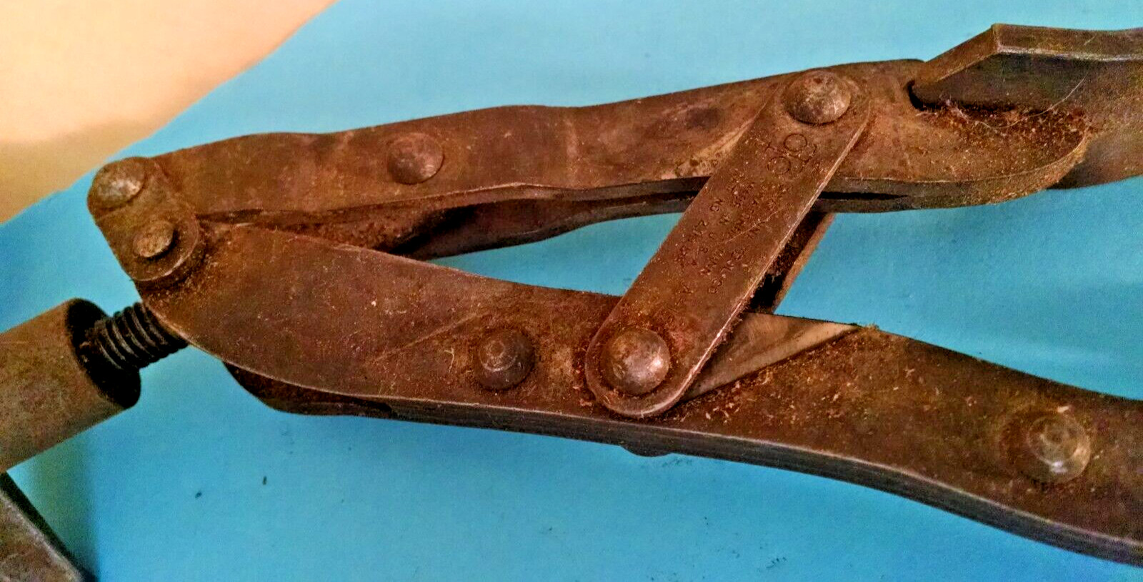 VALVE LIFTER SPRING COMPRESSOR OWATONNA TOOL CO MN A150 MADE USA VINTAGE TOOL.