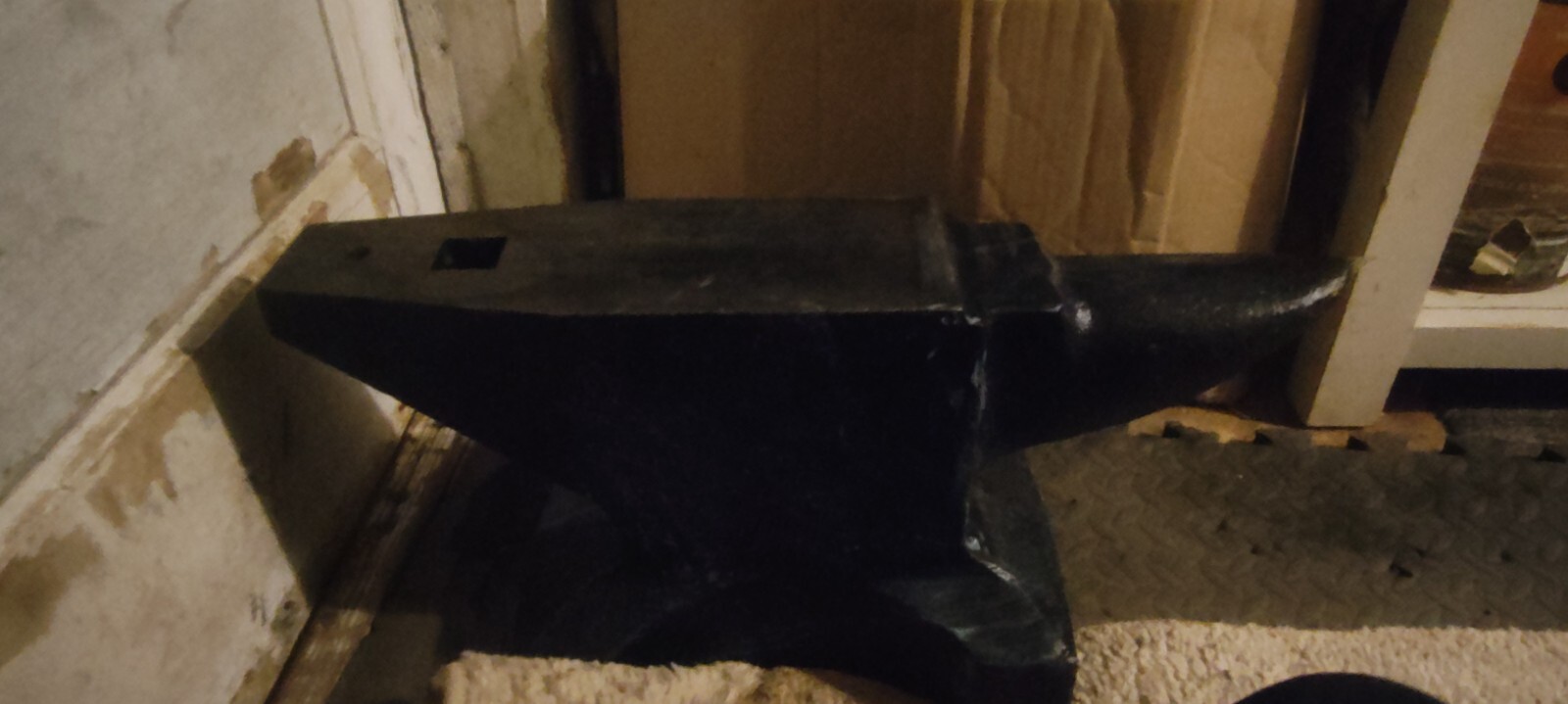 Peter Wright vintage anvil 150 lbs 18 3/4 in length, excellent condition