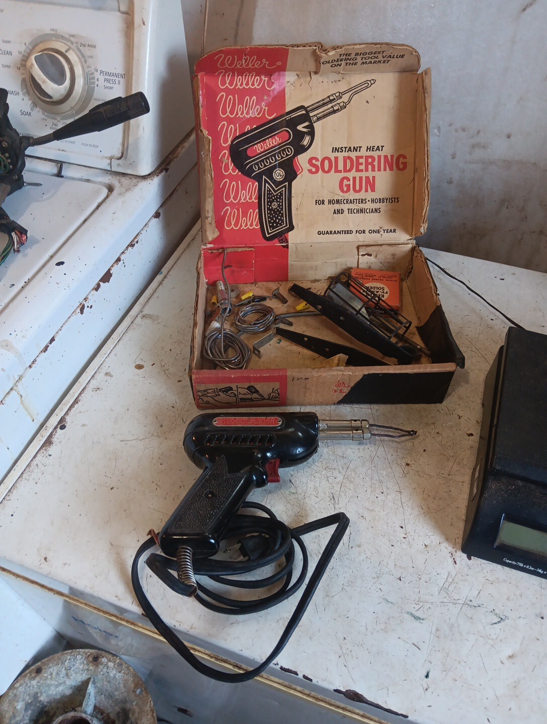 Vtg WELLER Junior Soldering Gun 8100 120 Volts 2 Spotlights Heats Up Box Parts