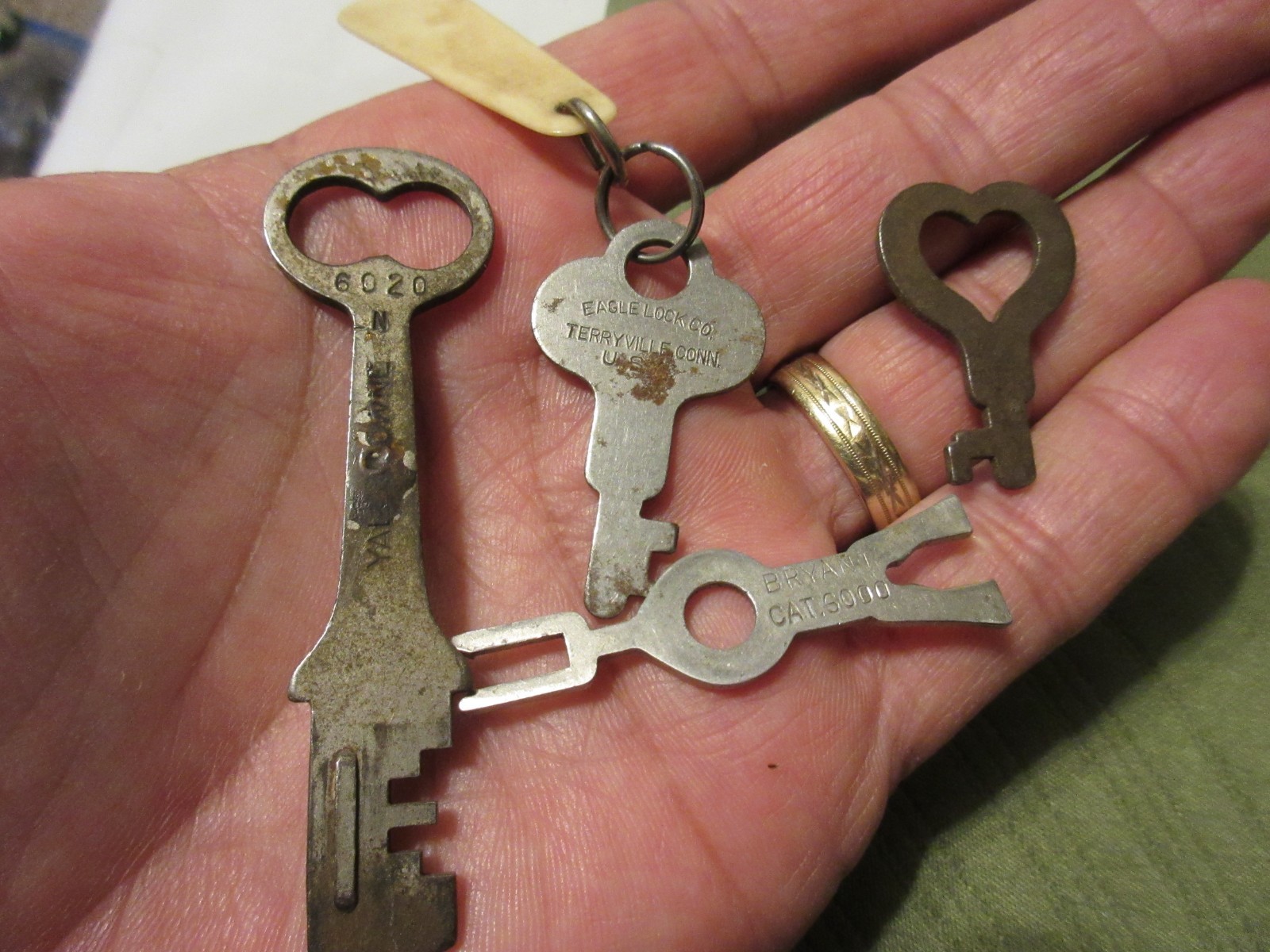 Vintage Lot of 8 Antique & Vintage Flat Steel Keys – Eagle, Miller Lock