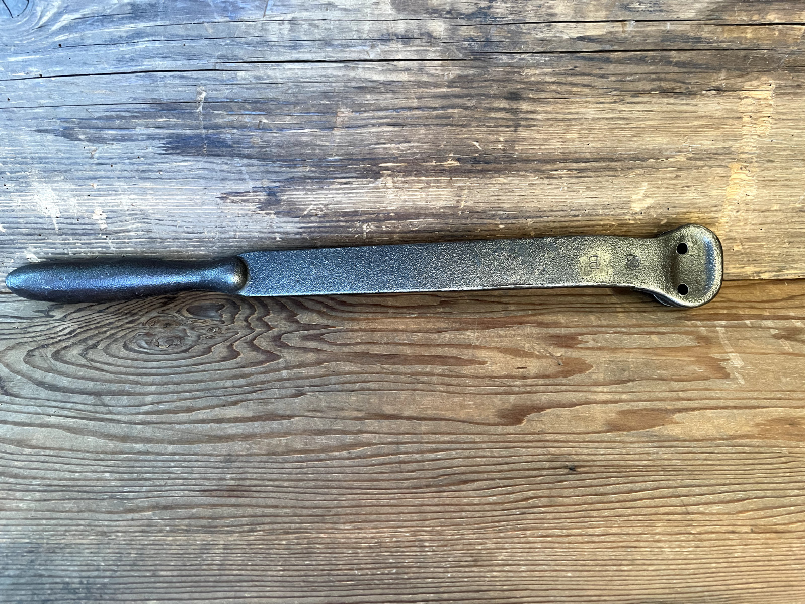 VINTAGE SPEAR & JACKSON SAW EMBOSSED MACHINE/ADVERTISING HANDLE-UNIQUE-CAST IRON