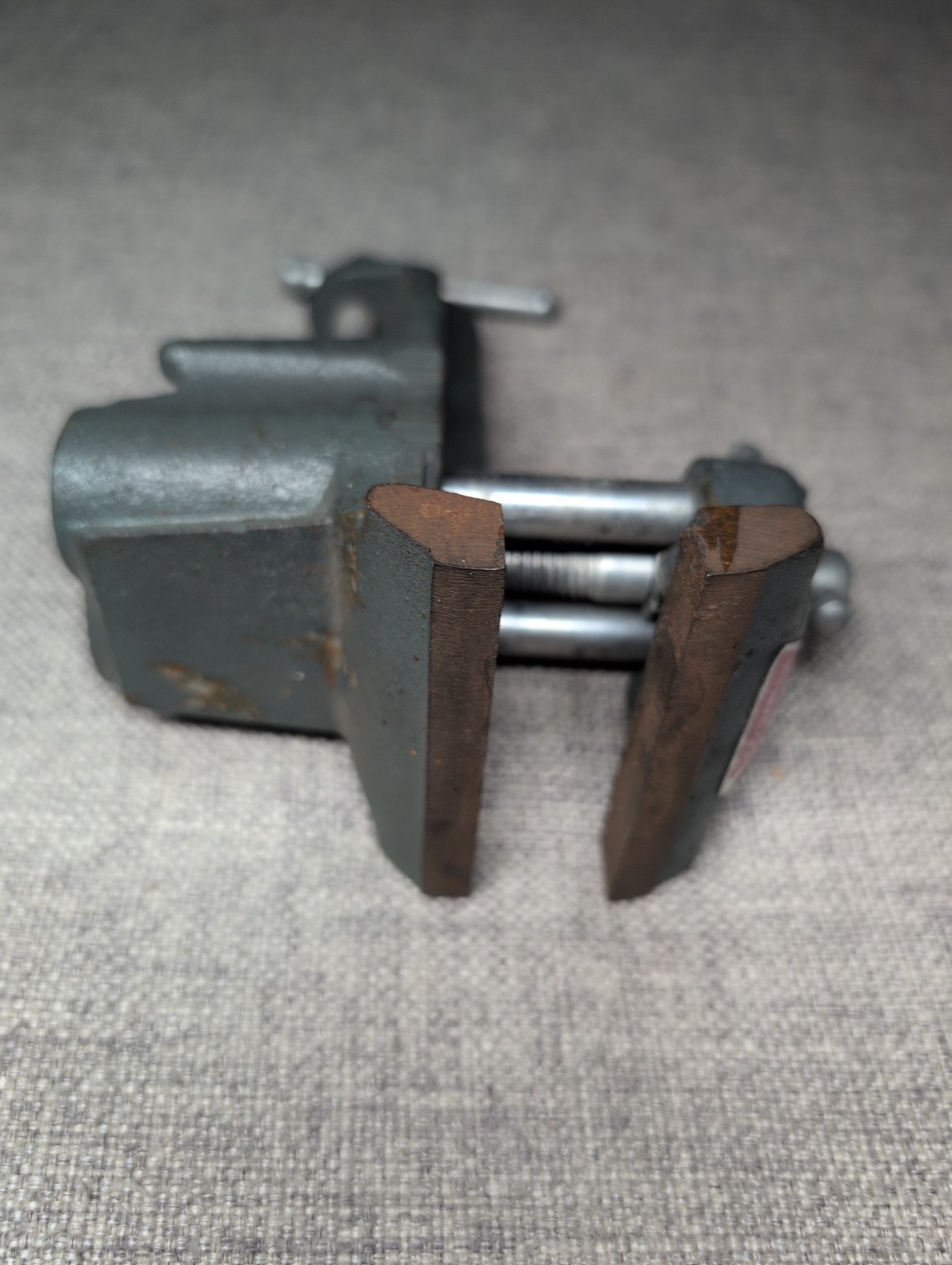 (c) VINTAGE COLUMBIAN No. 235 CLAMP ON BENCH VISE 3″ JAW – VGC – USA