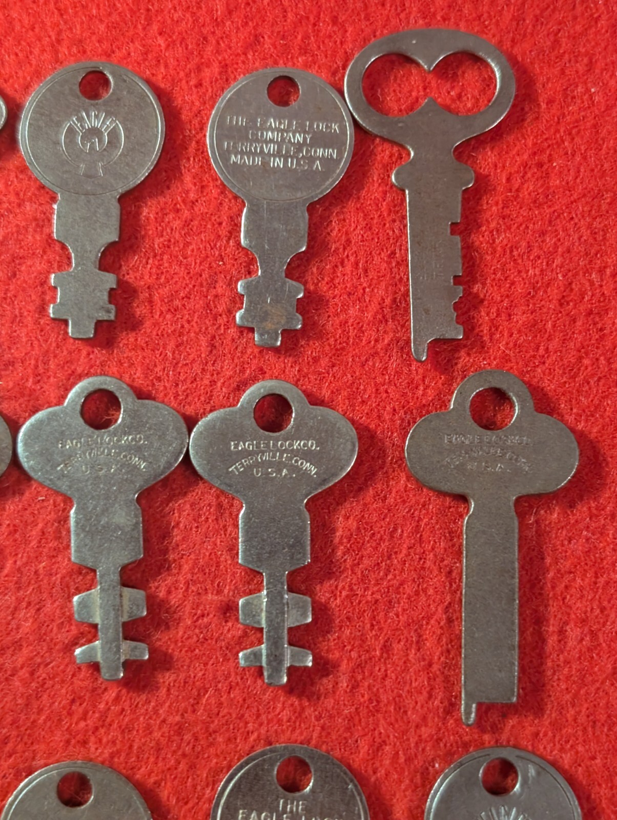 20 VINTAGE “EAGLE” FLAT STEEL LEVER KEYS, OLD ANTIQUE LOCKS & KEY LOT #183