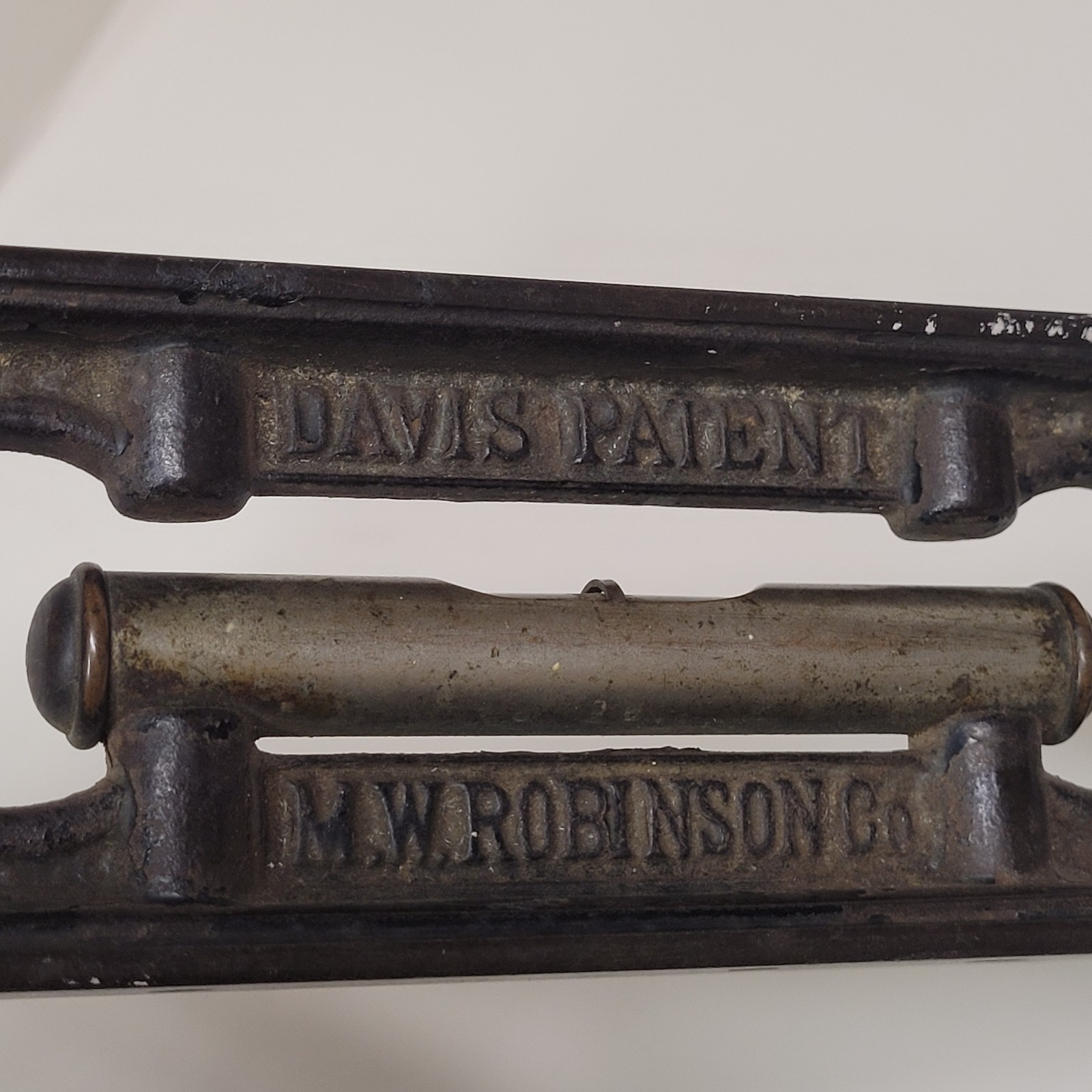 Antique DAVIS PATENT N.W. ROBINSON CO BROOKLYN NEW YORK CAST IRON 18″ LEVEL