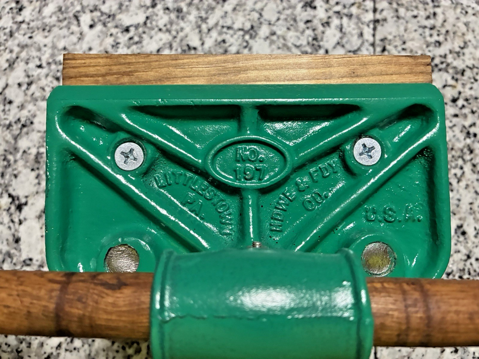 VINTAGE Littlestown PA. No.197 Bench Vise 7″ Jaws _HOWE & FDY CO. REFURBISH