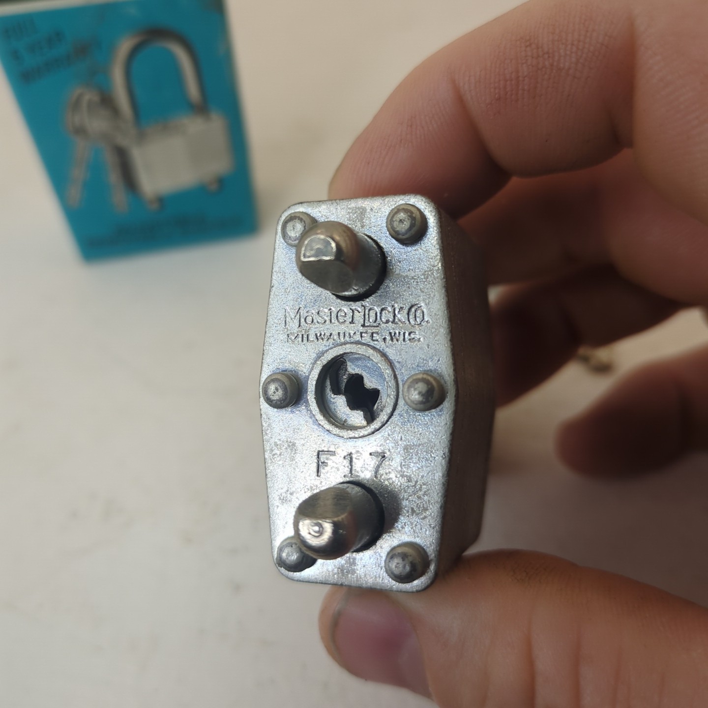 Master Lock 510 Padlock Adjustable Removable Shackle Laminated Steel Case