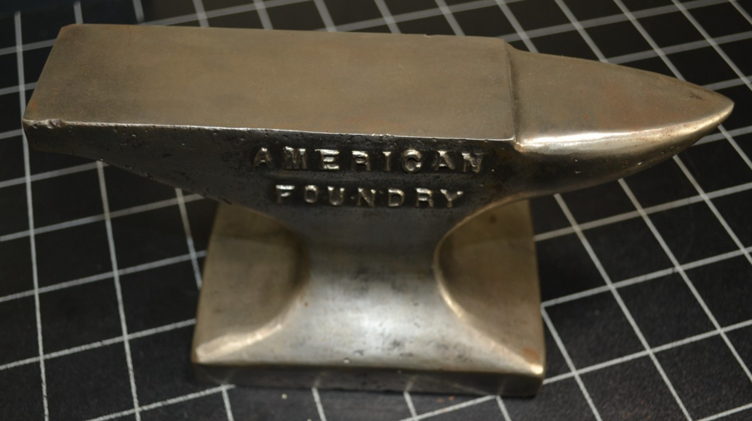 AMERICAN FOUNDRY & MANUFACTURING COMPANY – 9 1/2# – POLISHED PRESENTATION ANVIL