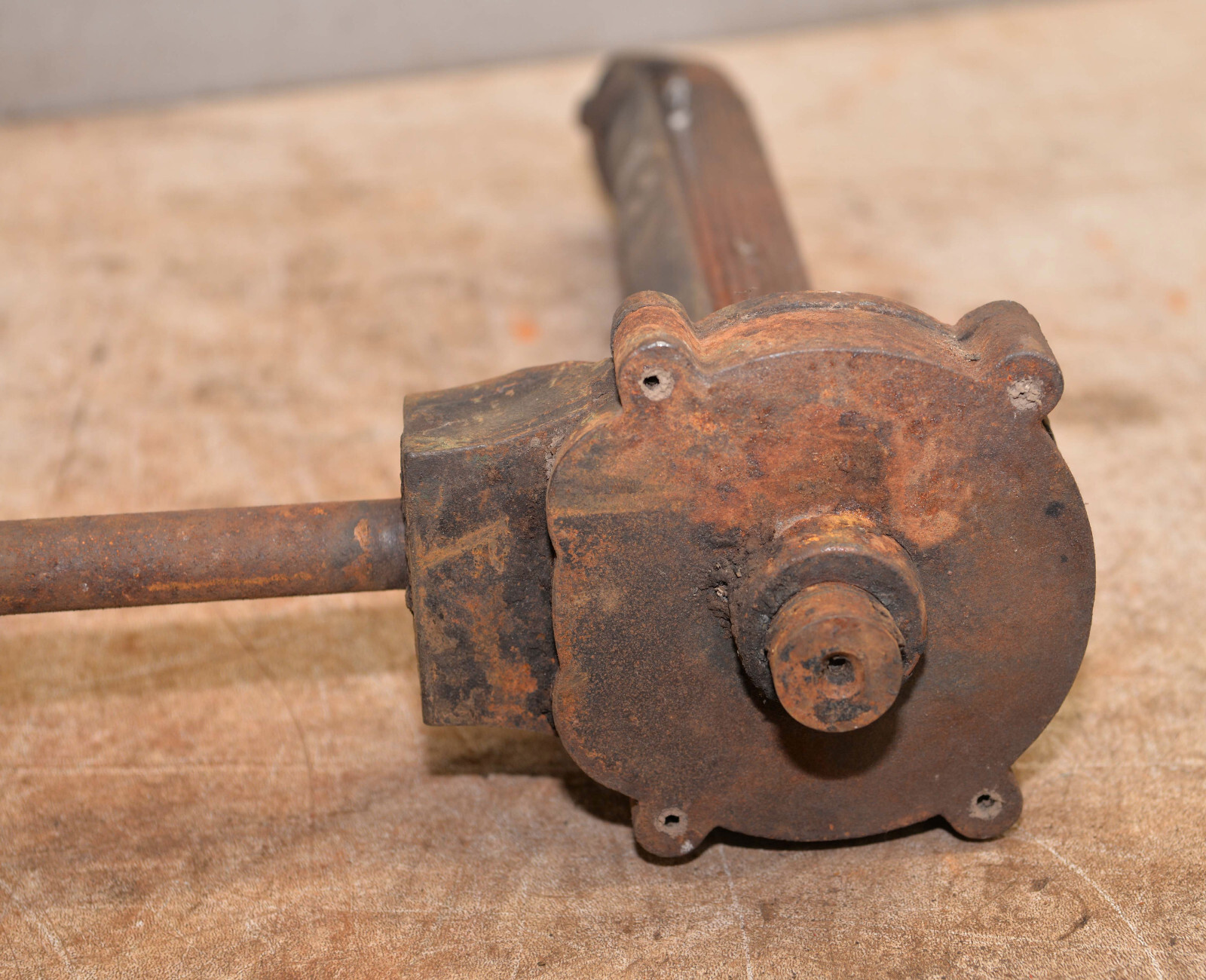 Antique saw mill gear driven power feed early woodworking tool collectible