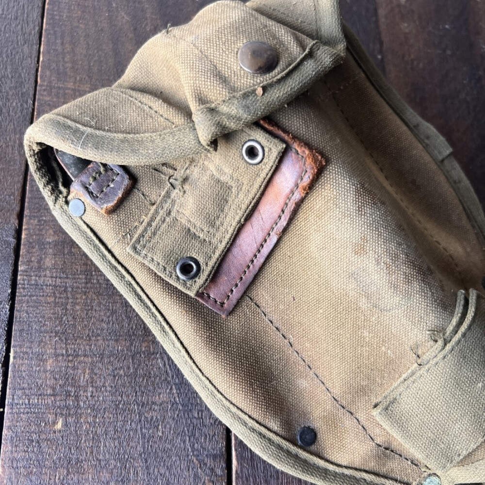 Original Vietnam ERA 1965 AMES E-Tool Entrenching Tool w/Pick & Canvas Cover