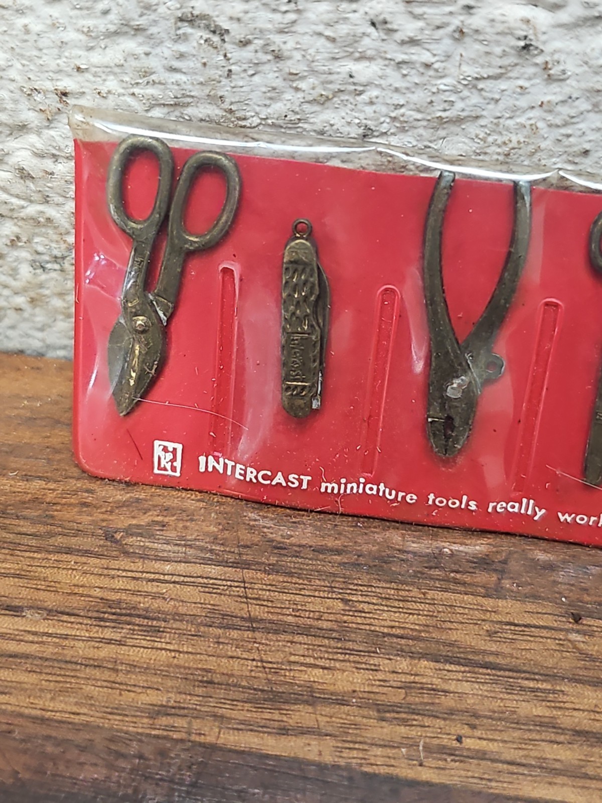 A106 Vintage 1960s Intercast Set of 5 Miniature Metal Tools in Original Case