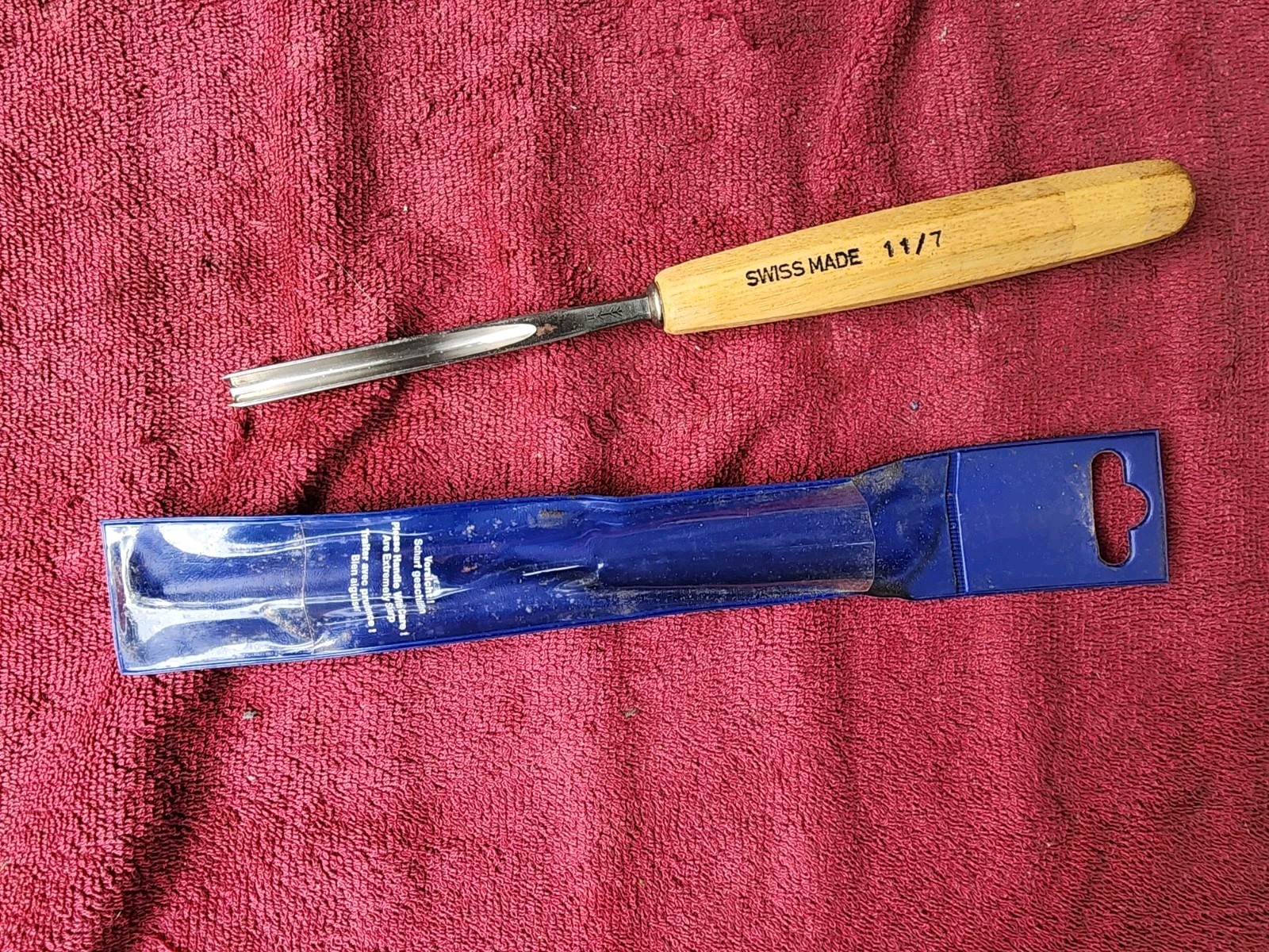 PFEIL Swiss Made 11/7 Veiner Gouge. 7mm Wide x #11 Sweep
