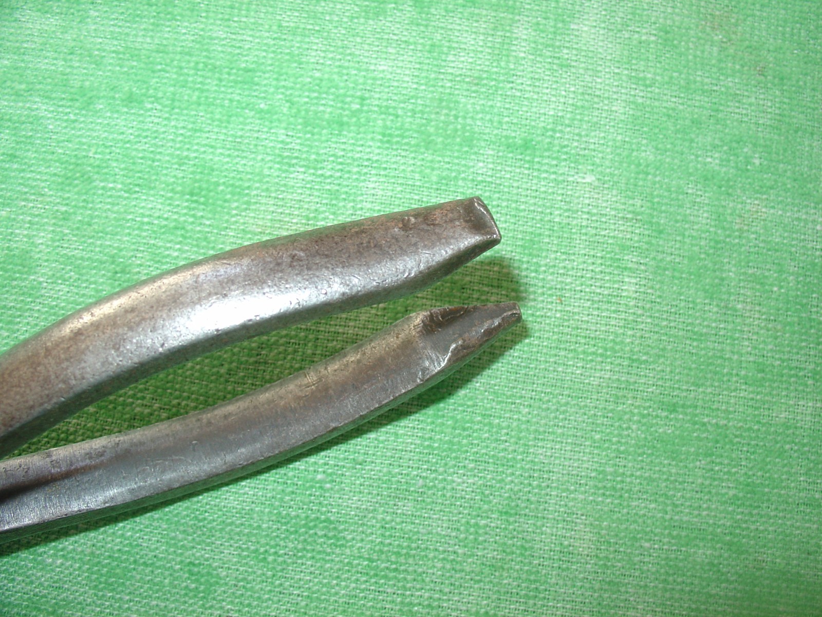 VINTAGE UNBRANDED – 8″ PLIERS WIRE CUTTERS SIDE CUTTERS MADE IN USA