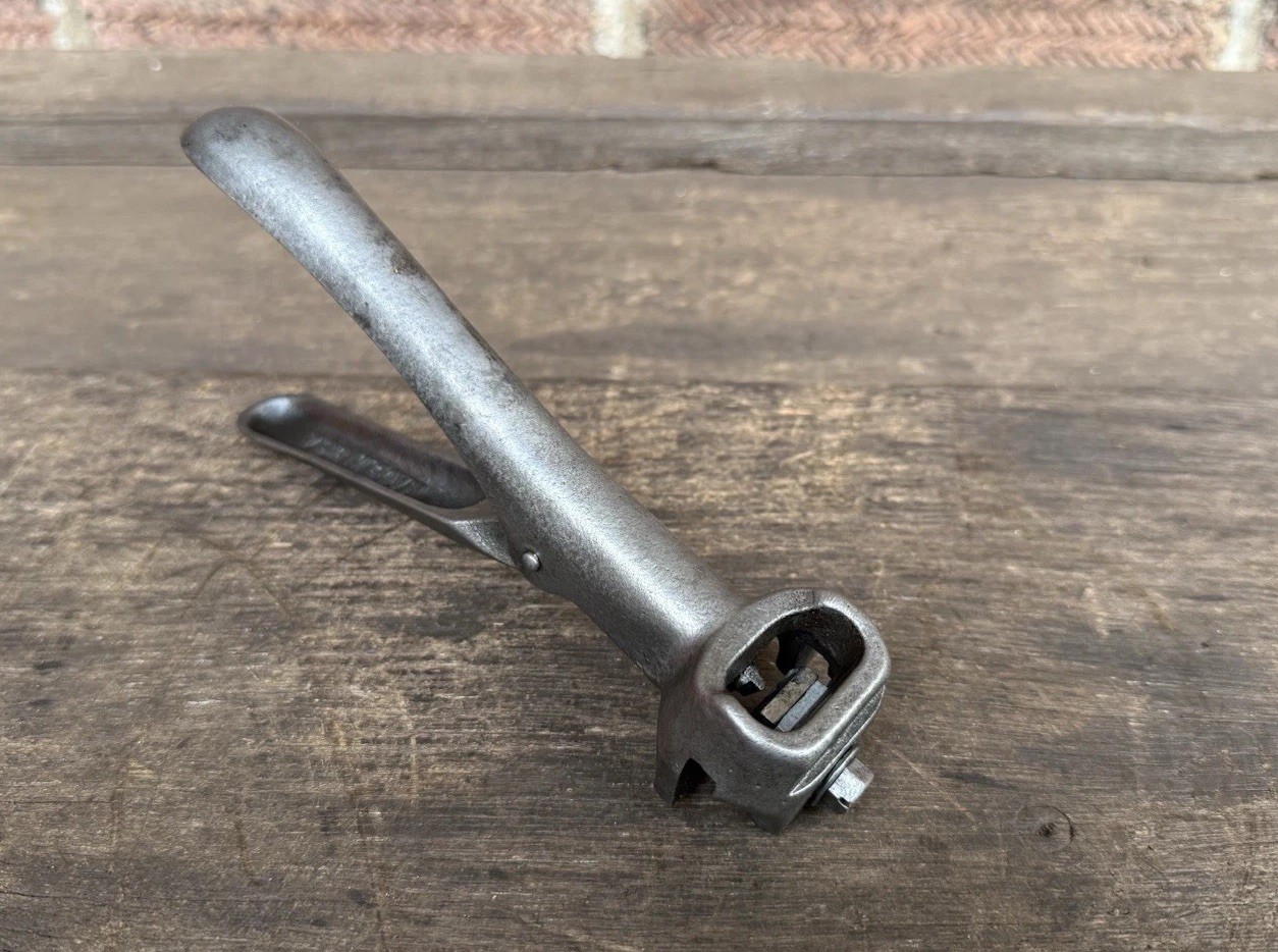 Vintage 6” Pat Pend 0581 USA Saw Set Saw Setting Pliers Carpenter Old Tool