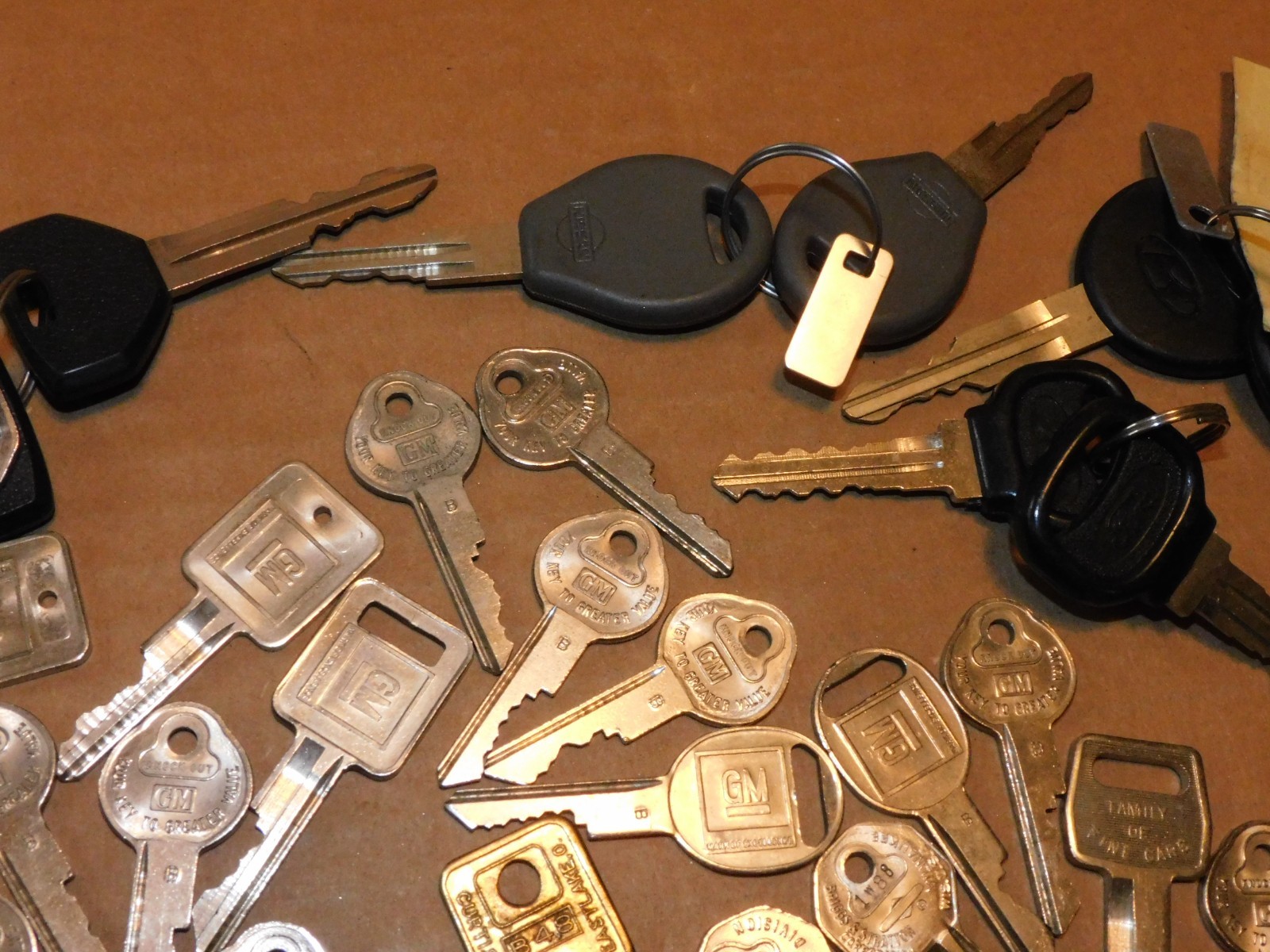 Mixed Lot of 34 Car Keys Precut Used GM Hyundai Nissan Ford
