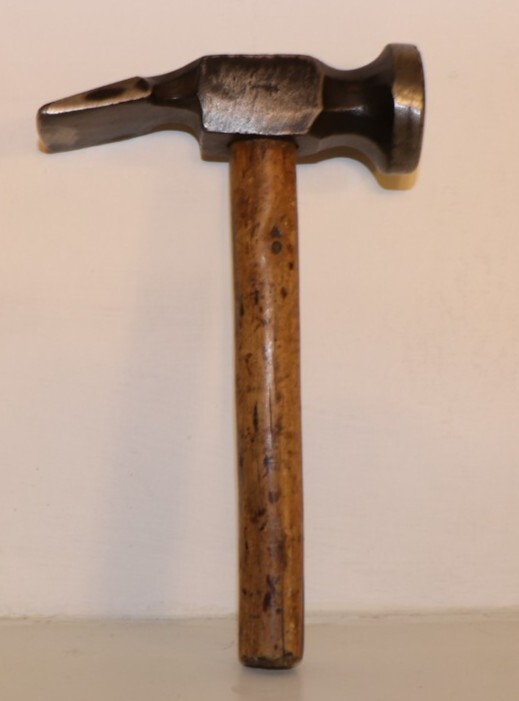 Vintage Cobblers Hammer 18 cm ( 7 inches) in length in good condition