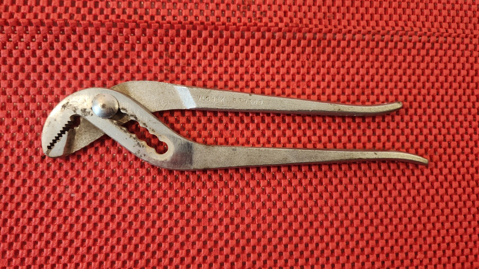 VINTAGE VLCHEK 7 POSITION TONGUE AND GROOVE PLIERS, 9 1/2″ LONG, MADE IN THE U.S