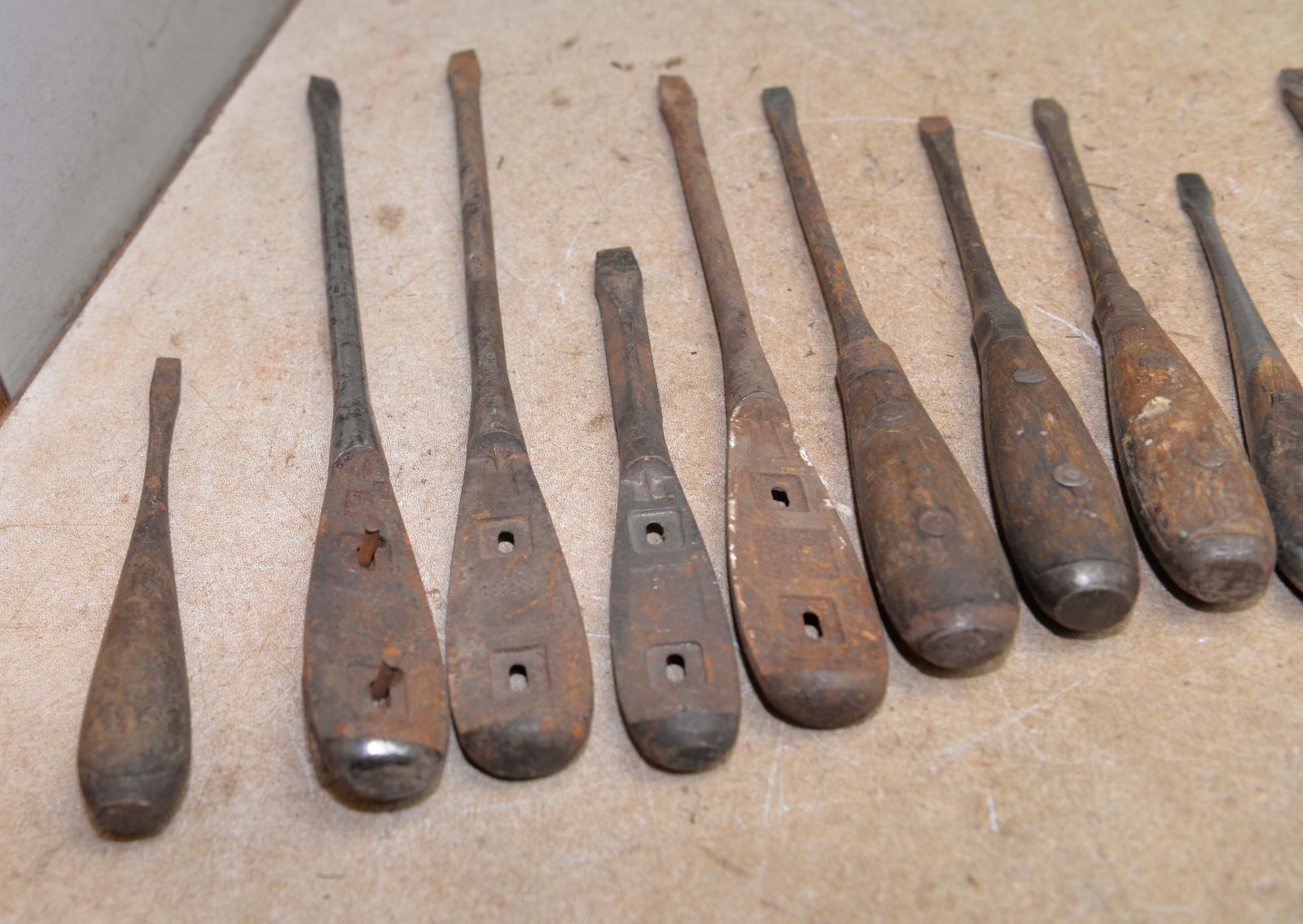14 antique perfect handle screwdriver collectible mechanics machinist tool lot