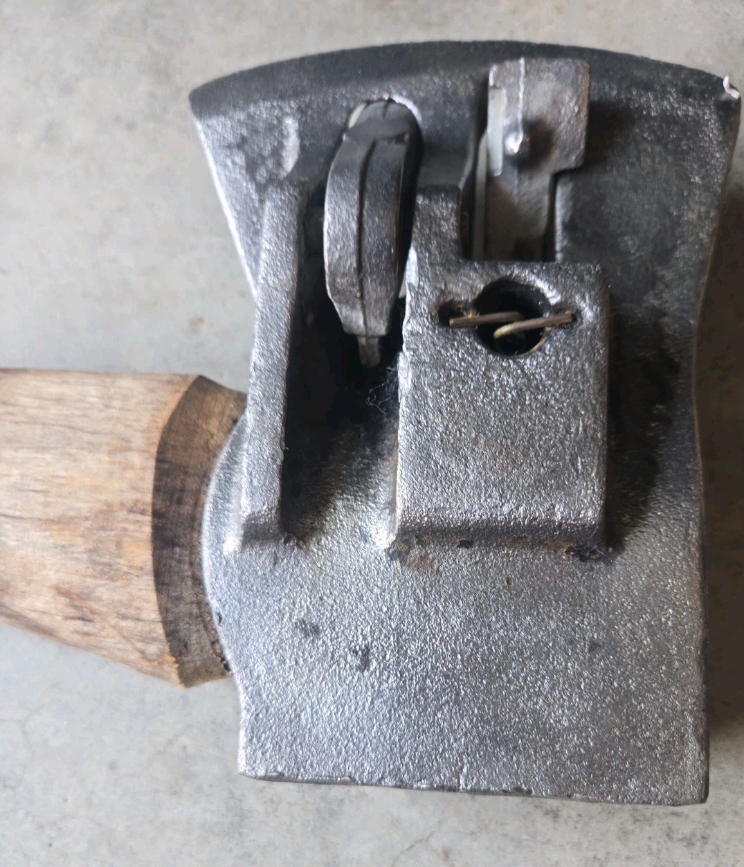 Vintage Chopper 1 USA 3′ Axe Head Wood Splitting Maul Handle Cracked