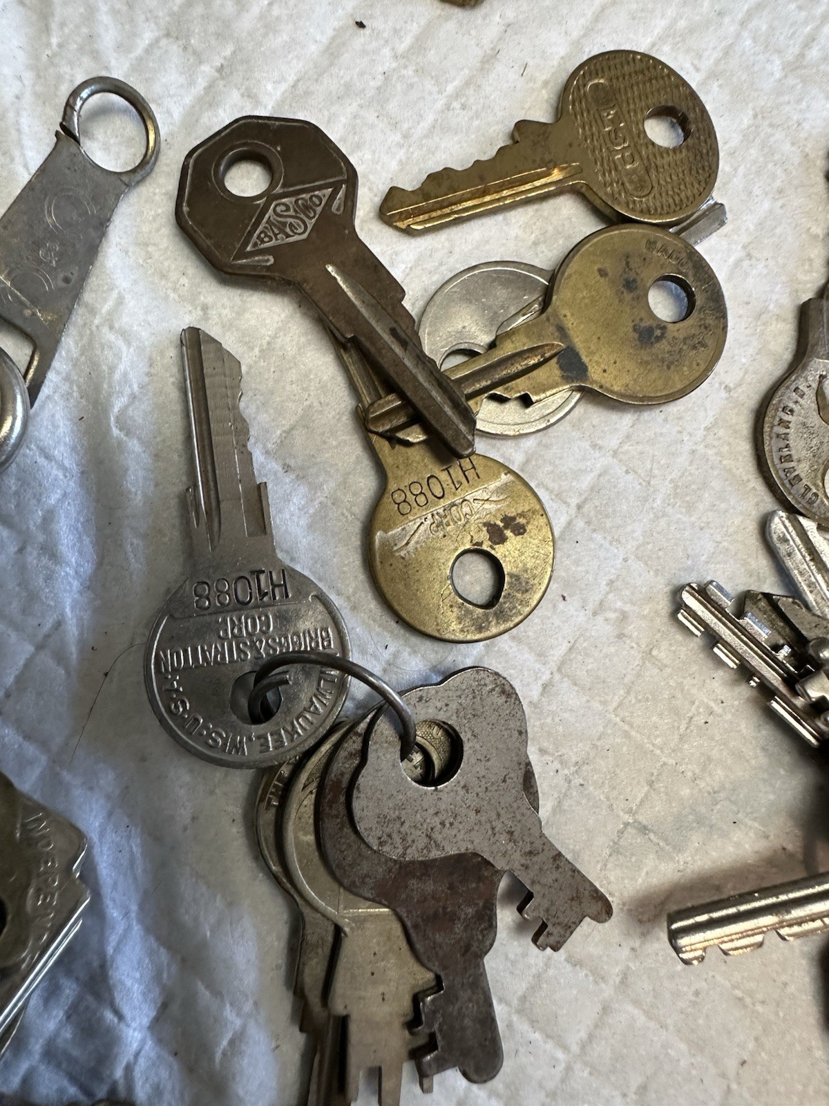 Almost 5 Pounds Old Vintage Keys Padlocks Fobs – Various Types