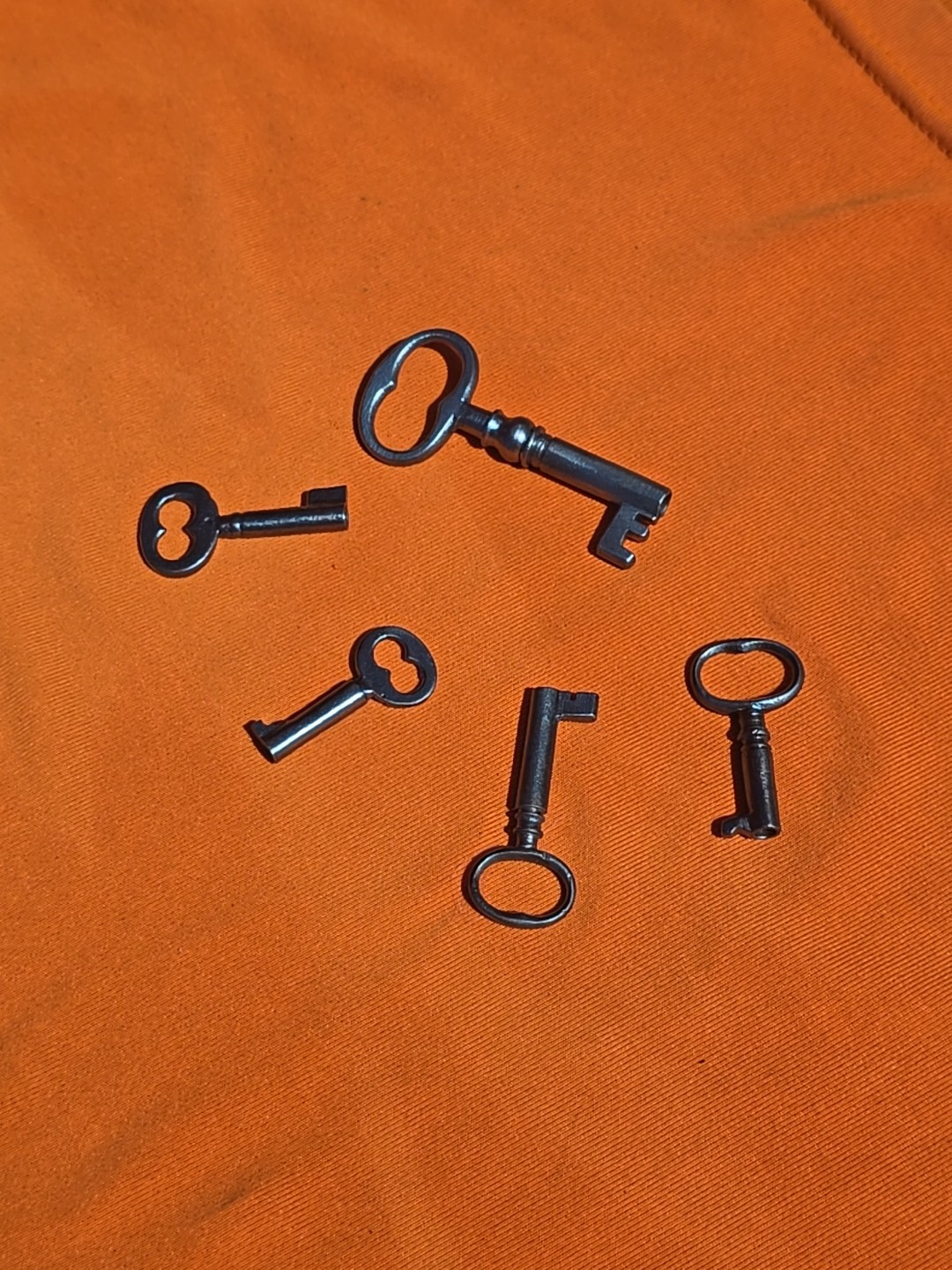 1 Tiny Old Box or Cabinet Key☆ Miniature Open Barrel Skeleton Key