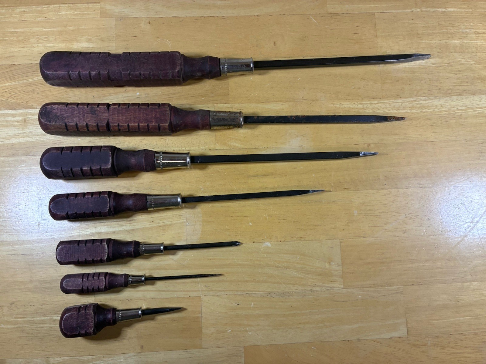 Lot of 7 Vintage Wood Handled Screw Driver Set Slotted & Phillips