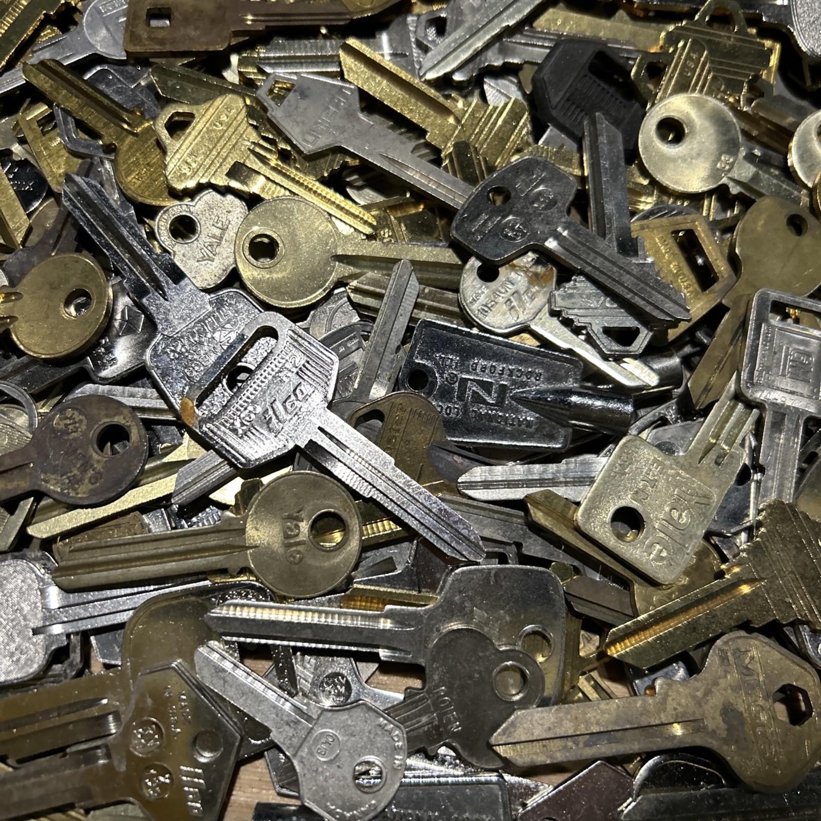 Vintage LOT 10 lbs UNCUT MIXED KEYS Crafts Scrap Brass Home Commercial Auto ETC
