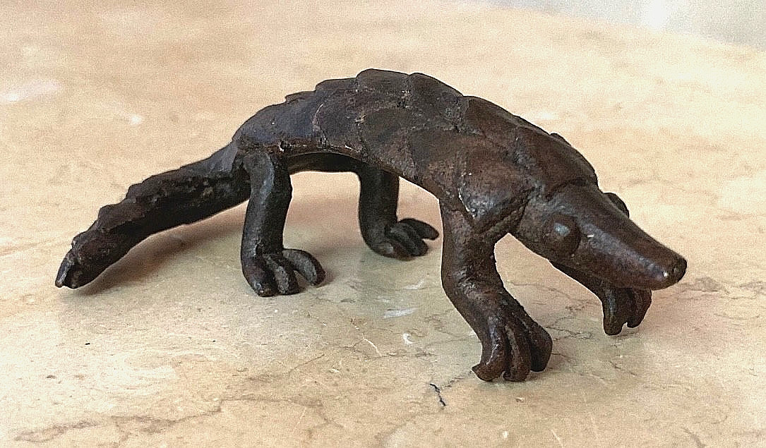 RARE! MUSEUM QUALITY ANTIQUE ASHANTI SOLID BRASS PANGOLIN GOLDWEIGHT 3″+2.57oz.
