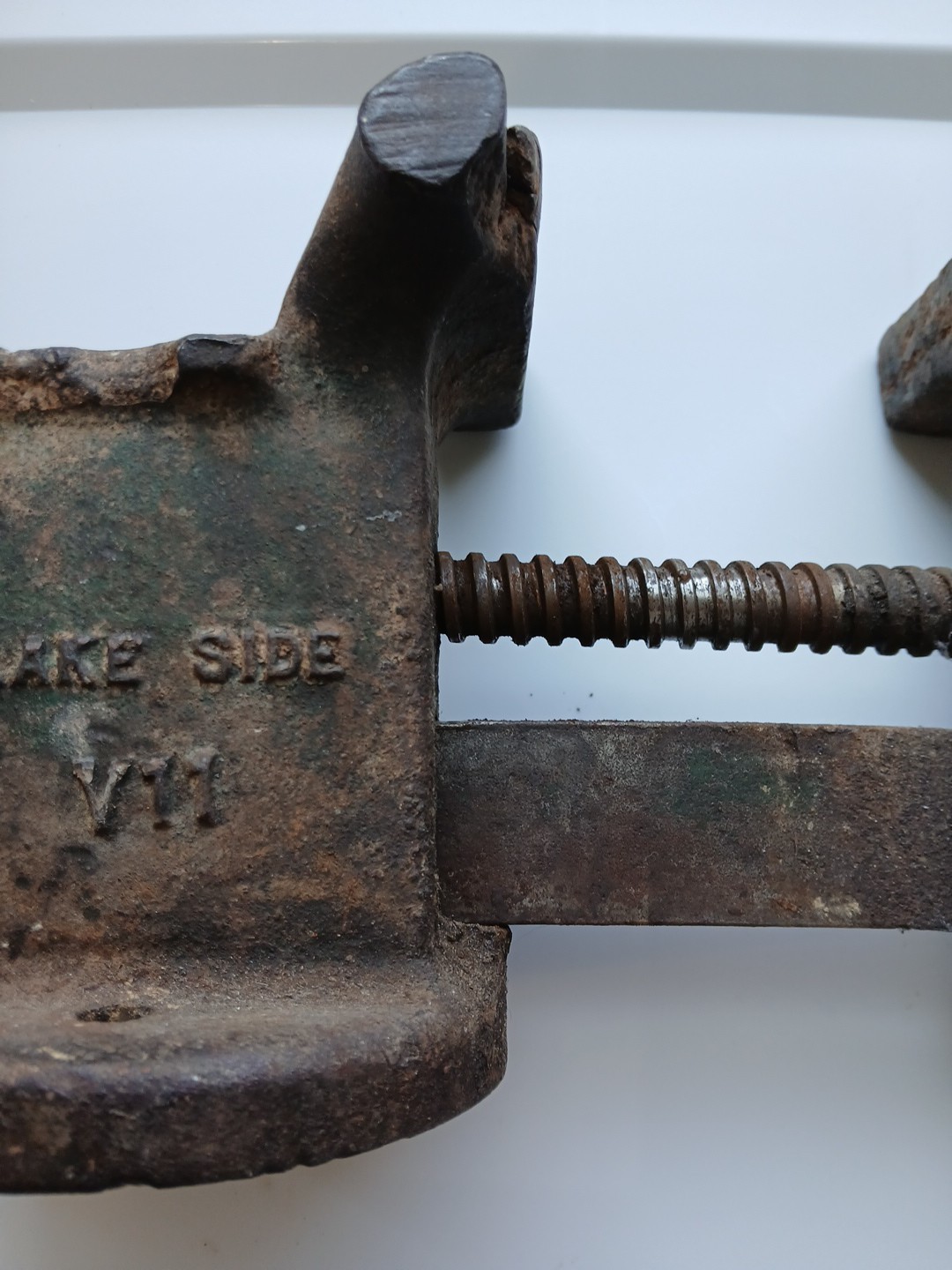 LAKE SIDE JAW ANVIL VISE, V11, V10 CAST IRON LAKE SIDE VICE For Parts Read Dsc