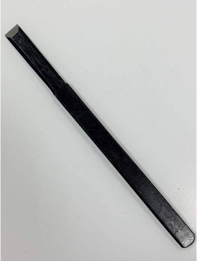 Tokichiro shared pattern carving knife flat 0.9cm for large surfaces.