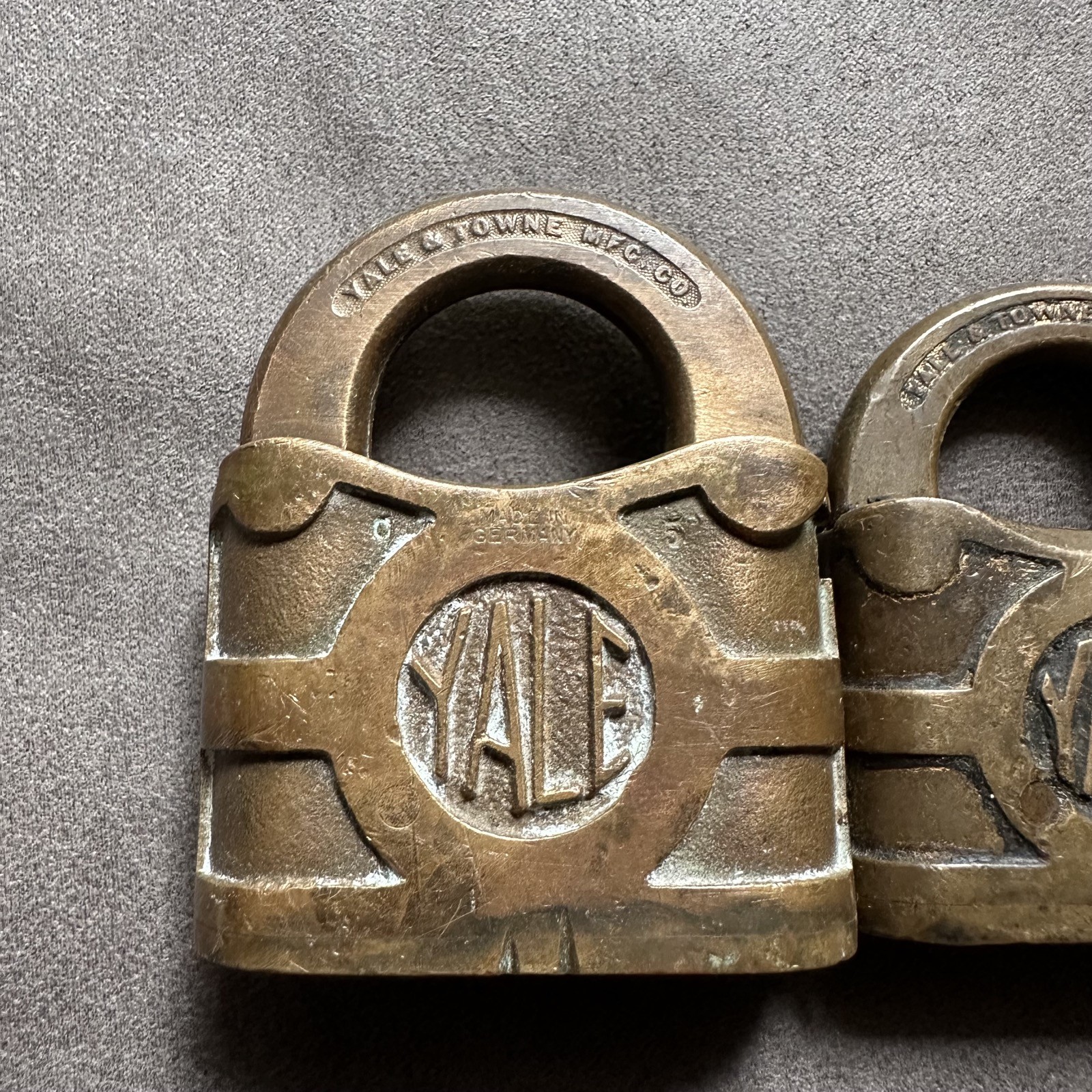 4x COLLECTABLE ANTIQUE VINTAGE BRASS Y&T YALE & TOWNE MFG USA PADLOCKS (NO KEYS)