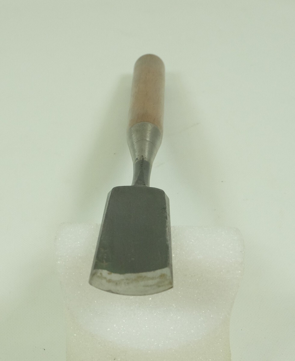 Thrust chisels, 10 pieces, 1.5 to 33 mm, with special whetstone,from Japan.
