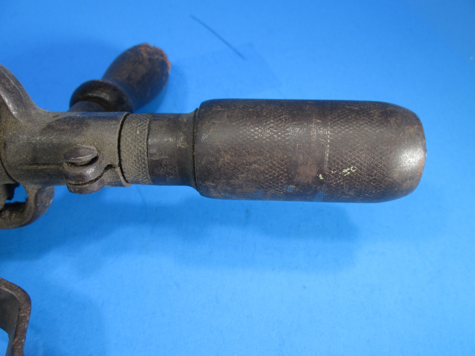 Antique MILLERS FALLS 2-Speed Breast Drill No. 012 – w/ Level, 18″ long LQQK!