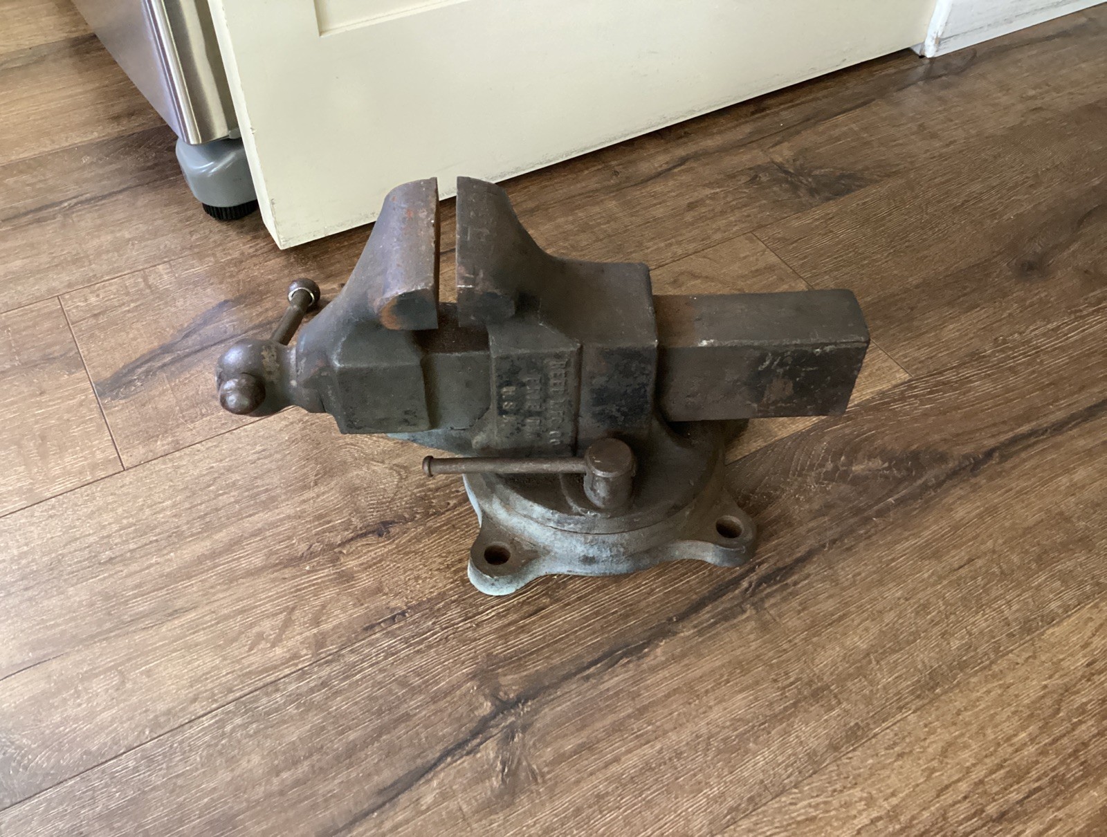 VINTAGE REED MFG CO 203 1/2 A BENCH VISE SWIVEL LOCK ERIE PA 36 Lbs FREE SHIP