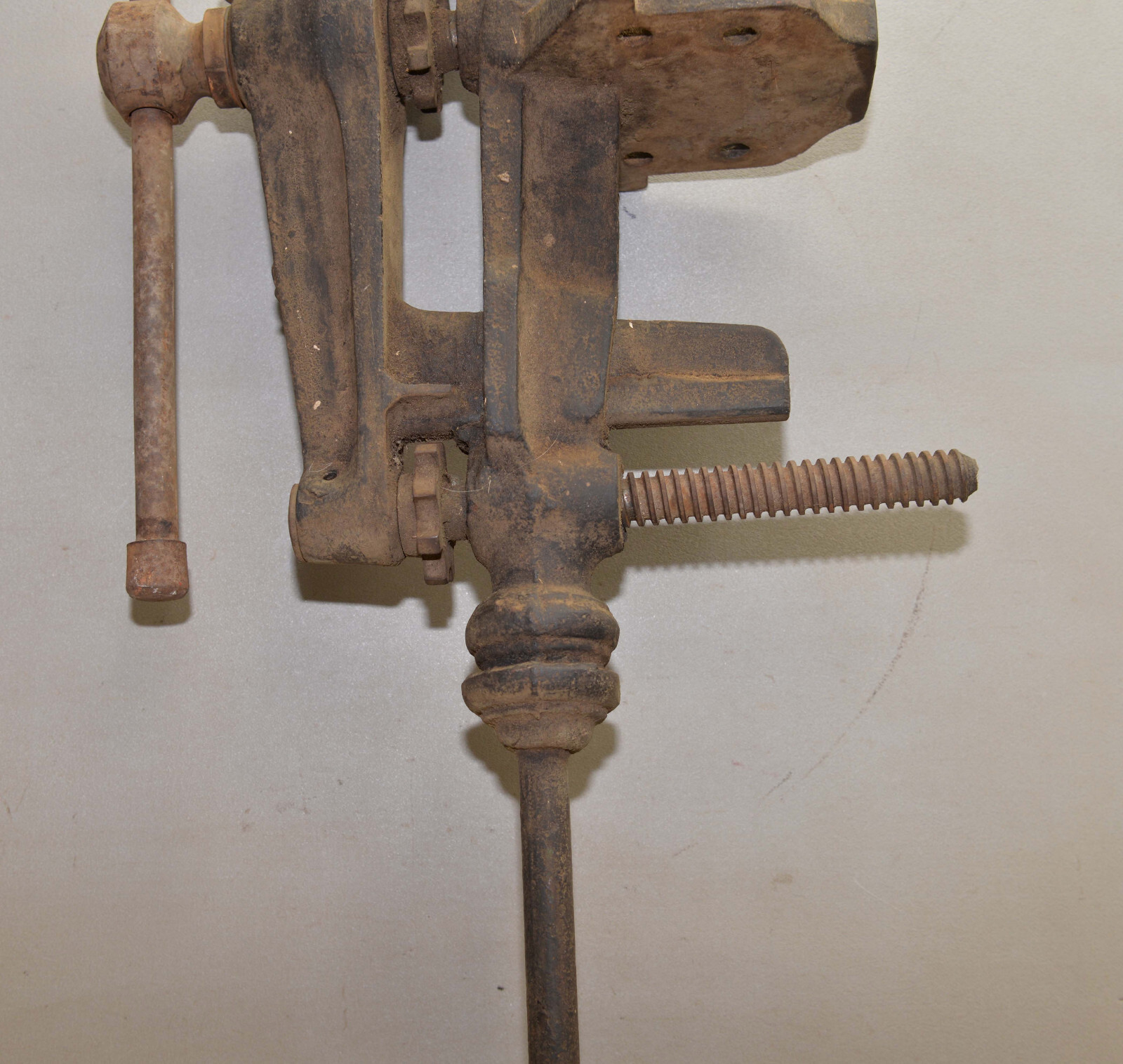 Rare Fisher & Norris Trenton blacksmith jaw chain post leg vise collectible