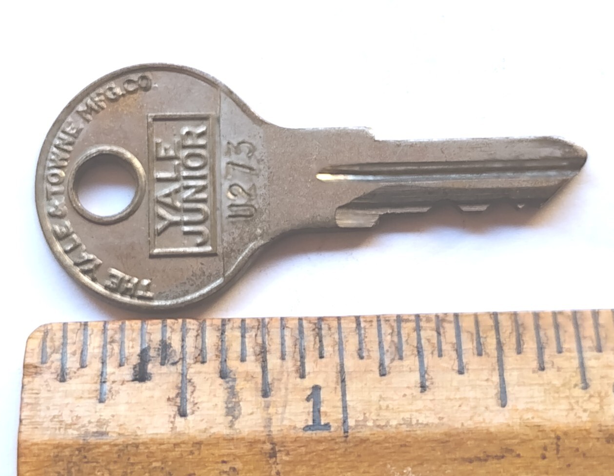 Vintage Key YALE JUNIOR U273 DPCD Appx 1-3/4″ Replacement Locks Steampunk